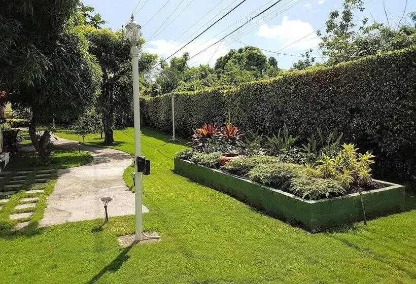 تختخواب و صبحانه Kingston Cottage
