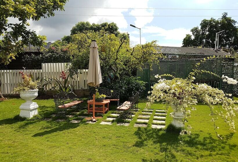 تختخواب و صبحانه Kingston Cottage