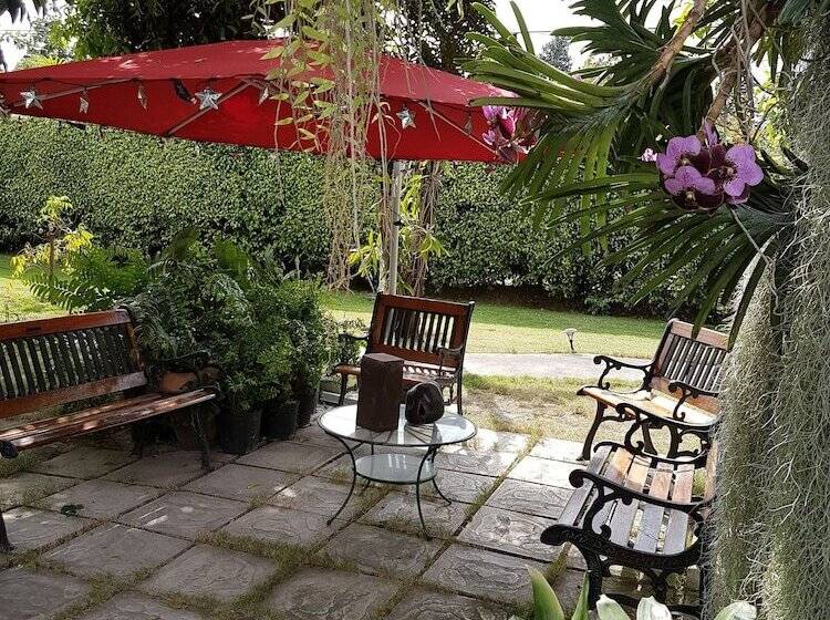 تختخواب و صبحانه Kingston Cottage