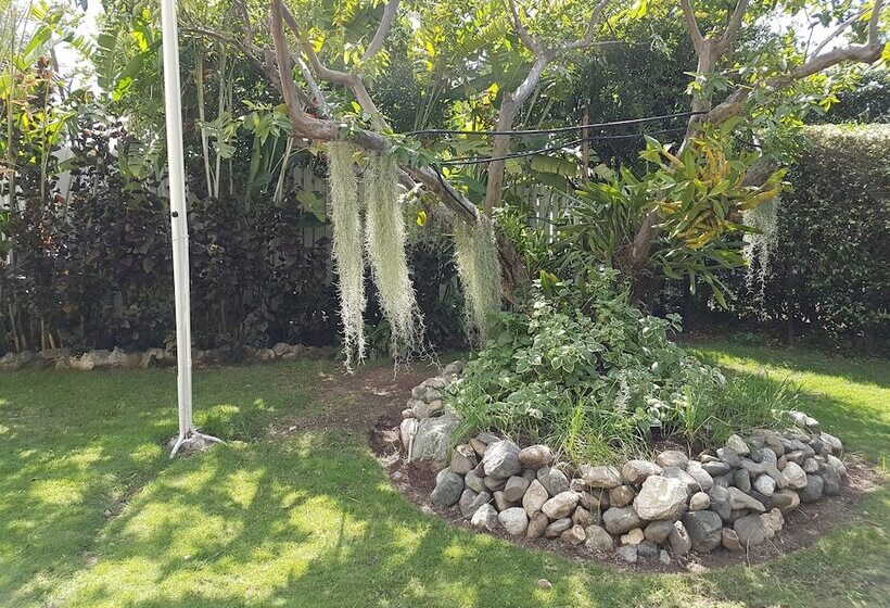 تختخواب و صبحانه Kingston Cottage