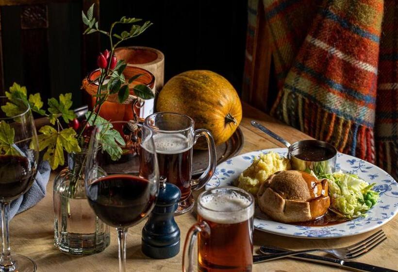 تختخواب و صبحانه The George At Backwell