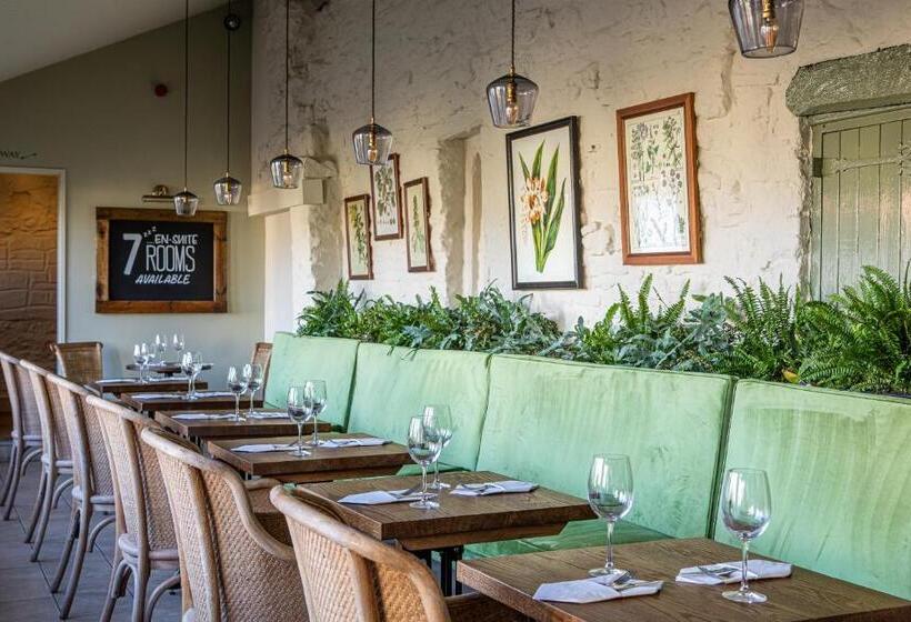 تختخواب و صبحانه The George At Backwell