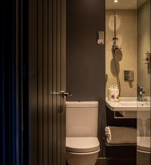 تختخواب و صبحانه The George At Backwell