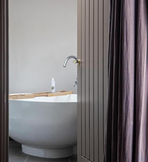 تختخواب و صبحانه The George At Backwell