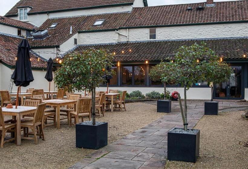 تختخواب و صبحانه The George At Backwell