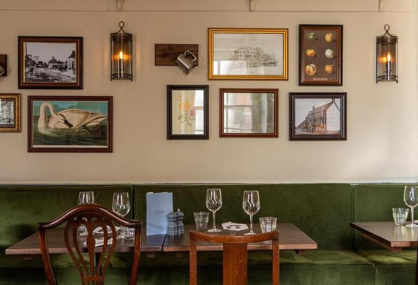 تختخواب و صبحانه The George At Backwell