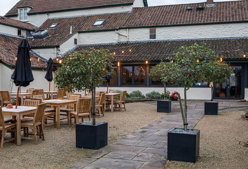 تختخواب و صبحانه The George At Backwell