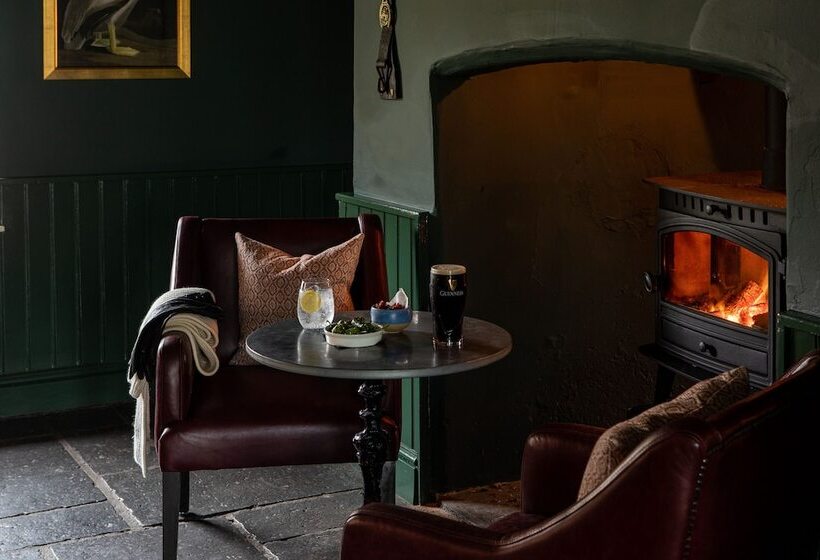 تختخواب و صبحانه The George At Backwell