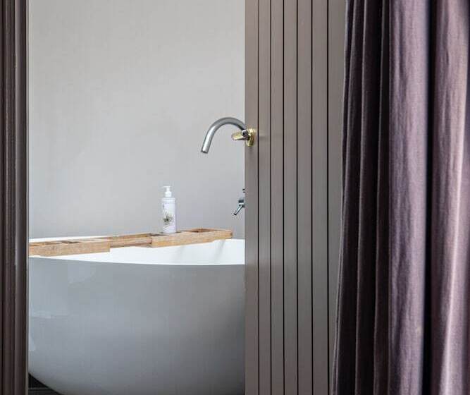 تختخواب و صبحانه The George At Backwell