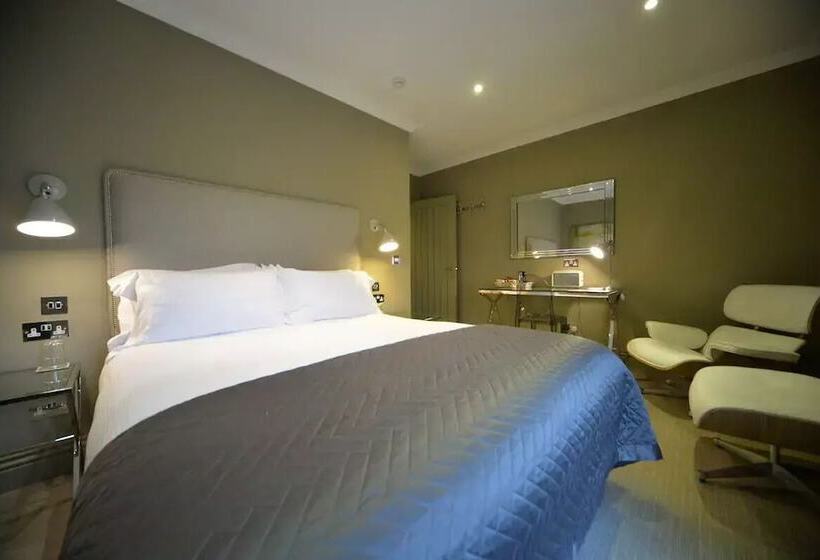 تختخواب و صبحانه The George At Backwell