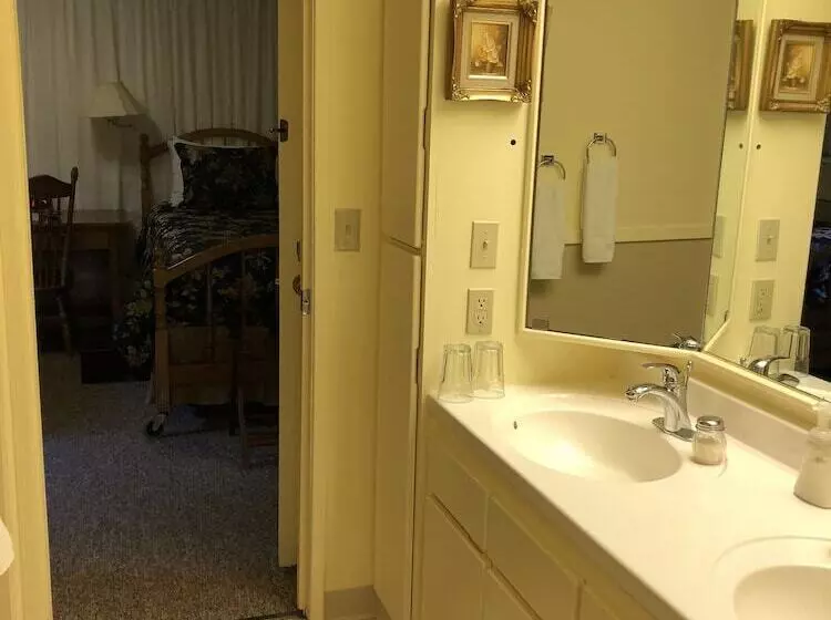 Deal S Bed & Breakfast Inn