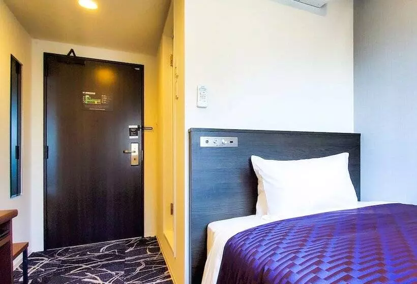 هتل Livemax Yokohama Stadium Mae