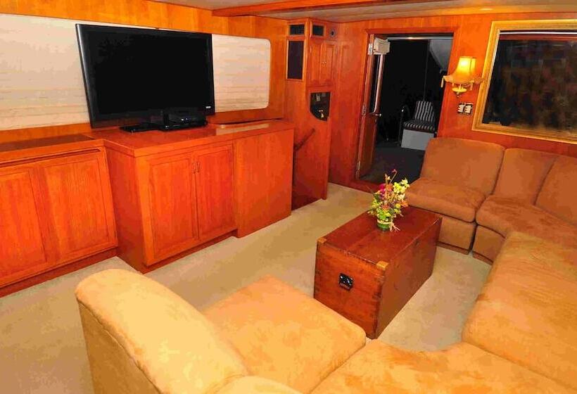 فندق Nss Pattam 84ft Traditional Motor Yacht