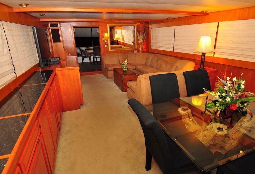 فندق Nss Pattam 84ft Traditional Motor Yacht