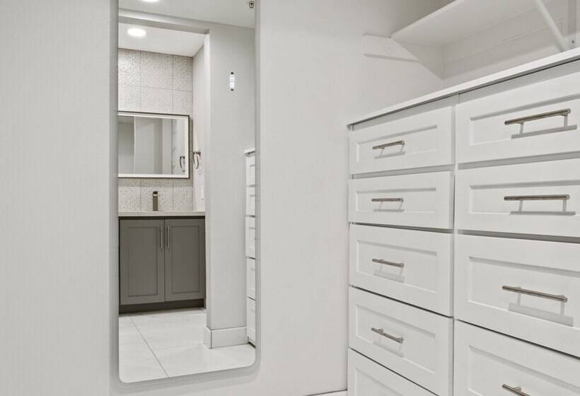 Luxury Paradise Valley Condo, Complete Remodel!