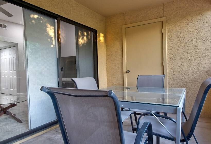 Luxury Paradise Valley Condo, Complete Remodel!