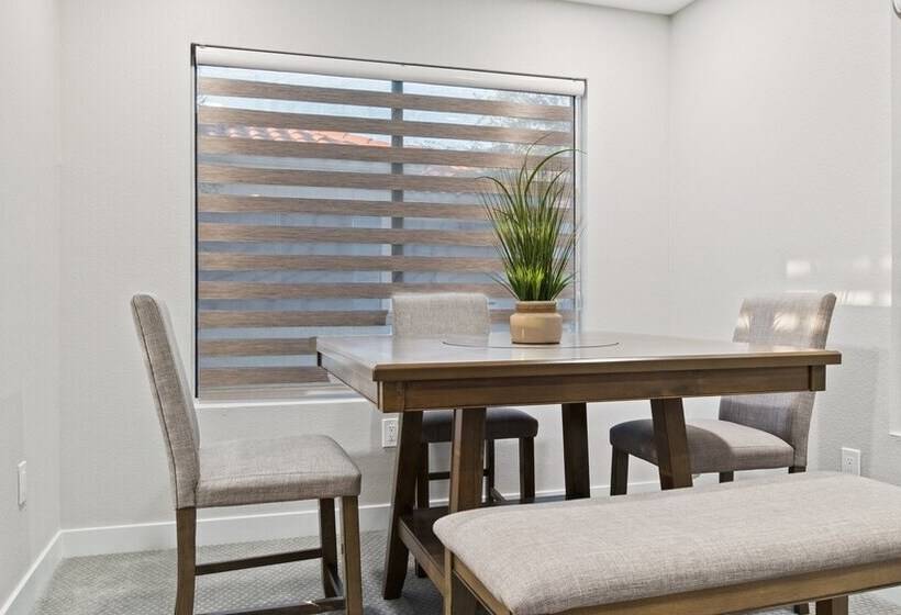 Luxury Paradise Valley Condo, Complete Remodel!