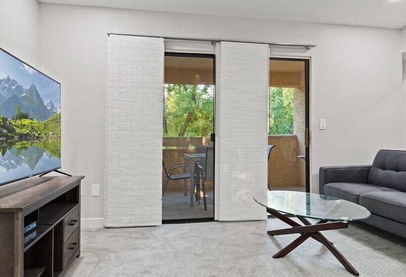 Luxury Paradise Valley Condo, Complete Remodel!