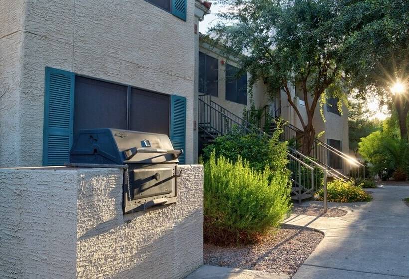 Luxury Paradise Valley Condo, Complete Remodel!