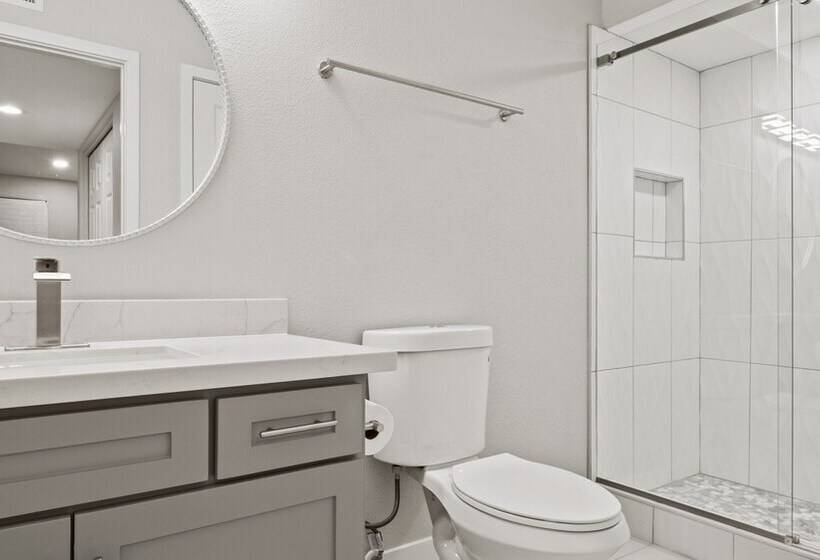 Luxury Paradise Valley Condo, Complete Remodel!