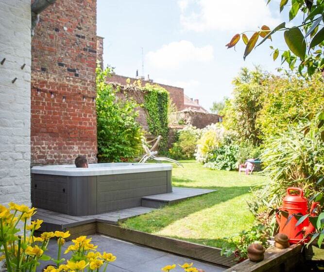 پانسیون Maison Du Jardin Botanique