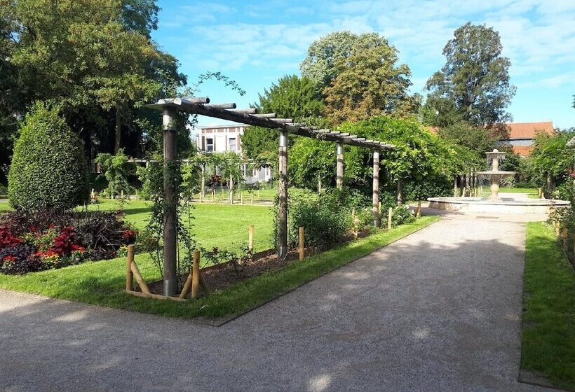 پانسیون Maison Du Jardin Botanique