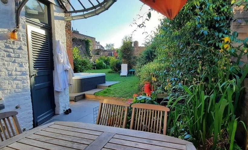 پانسیون Maison Du Jardin Botanique