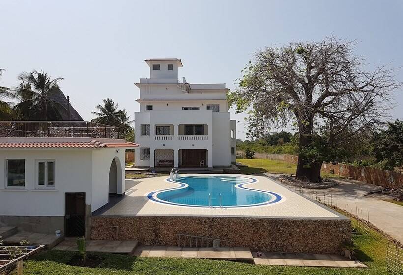 پانسیون Queens Chateau Boutique Villa