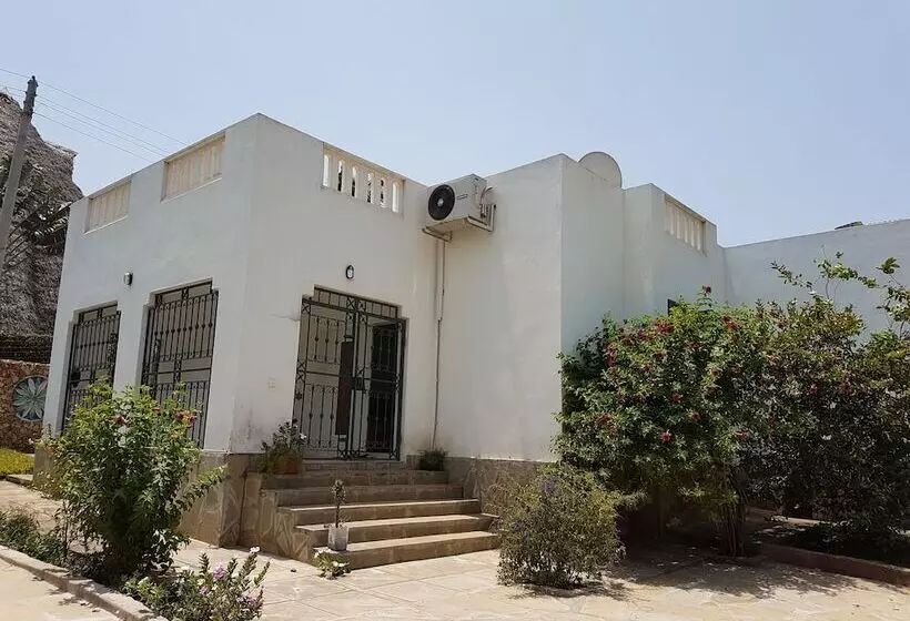 پانسیون Queens Chateau Boutique Villa