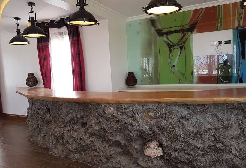 پانسیون Queens Chateau Boutique Villa