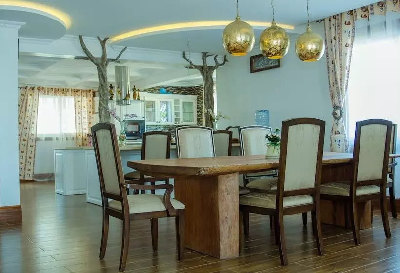 پانسیون Queens Chateau Boutique Villa