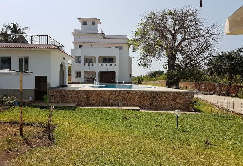 پانسیون Queens Chateau Boutique Villa