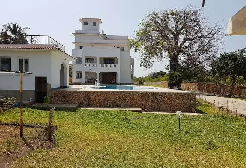 پانسیون Queens Chateau Boutique Villa