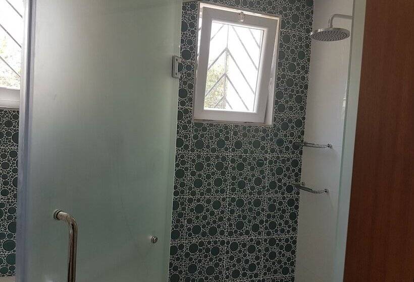 پانسیون Queens Chateau Boutique Villa