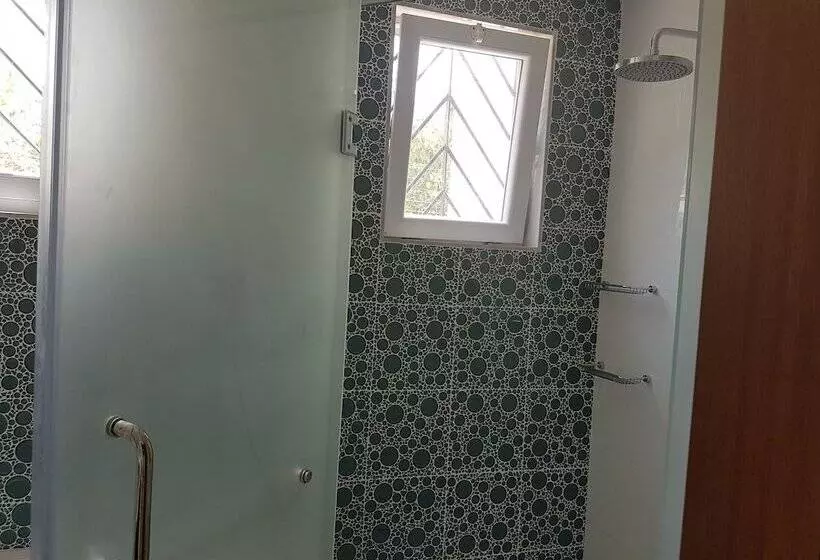 پانسیون Queens Chateau Boutique Villa