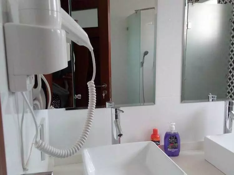 پانسیون Queens Chateau Boutique Villa