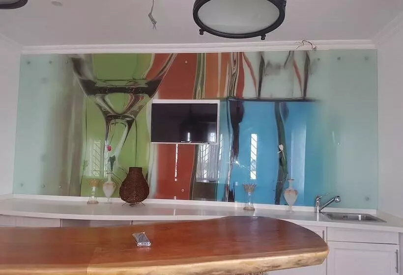 پانسیون Queens Chateau Boutique Villa