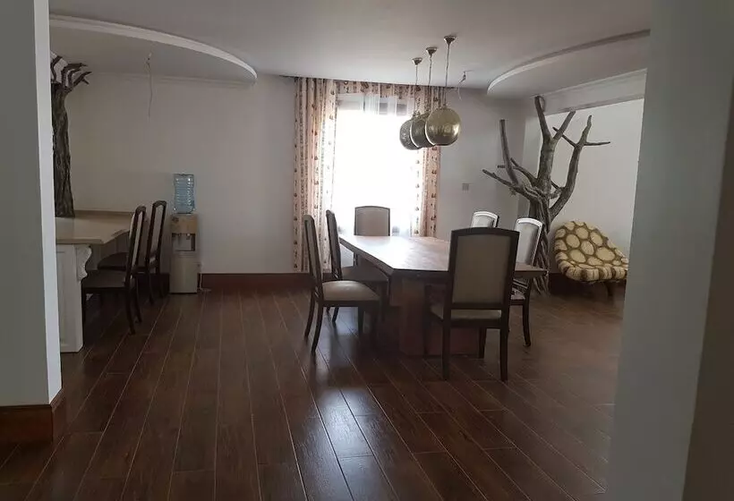 پانسیون Queens Chateau Boutique Villa