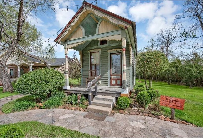 تختخواب و صبحانه Silver Sycamore