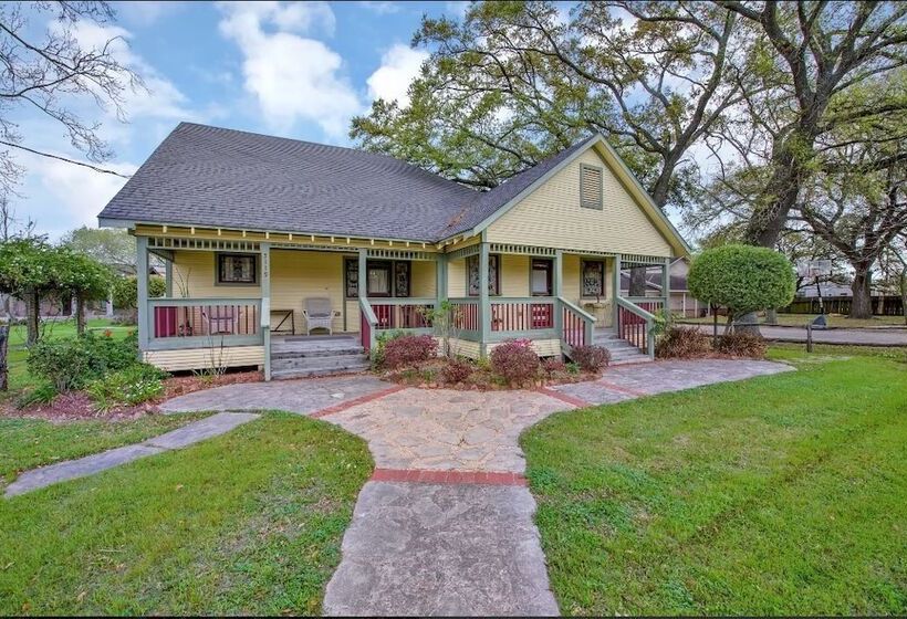 تختخواب و صبحانه Silver Sycamore