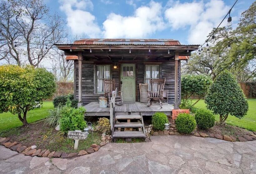 تختخواب و صبحانه Silver Sycamore