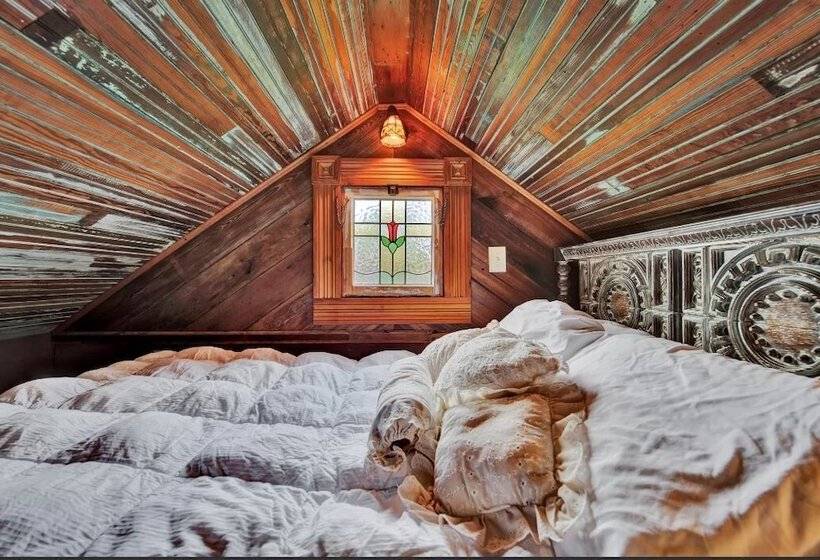 تختخواب و صبحانه Silver Sycamore