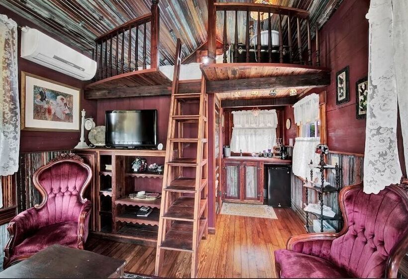 تختخواب و صبحانه Silver Sycamore