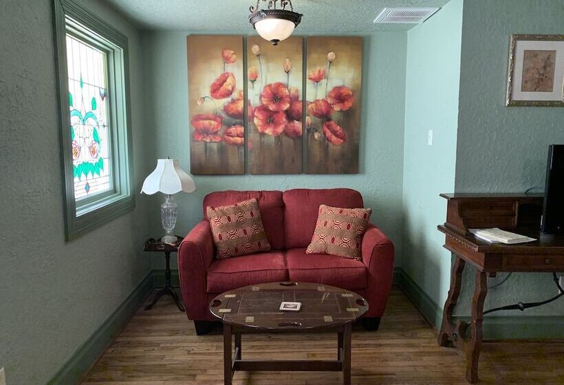 تختخواب و صبحانه Silver Sycamore