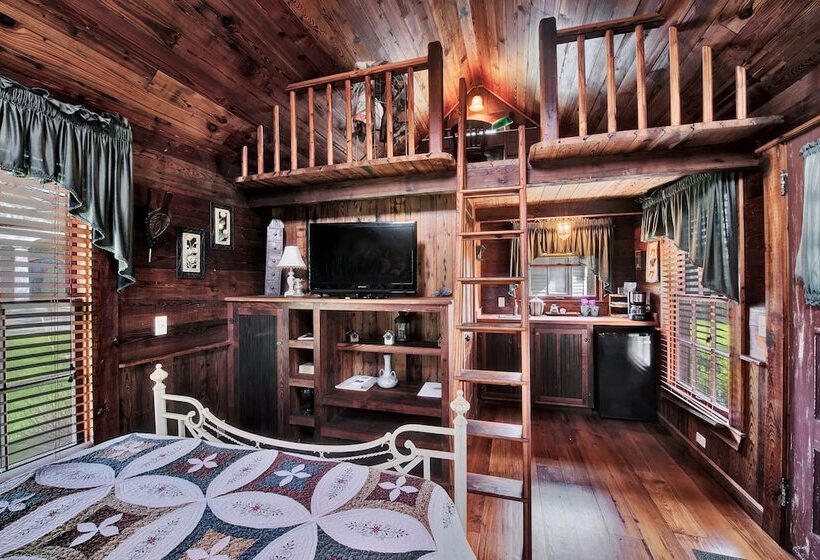 تختخواب و صبحانه Silver Sycamore