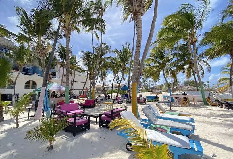 هتل Aventura Deluxe Suites Rooftop Pool