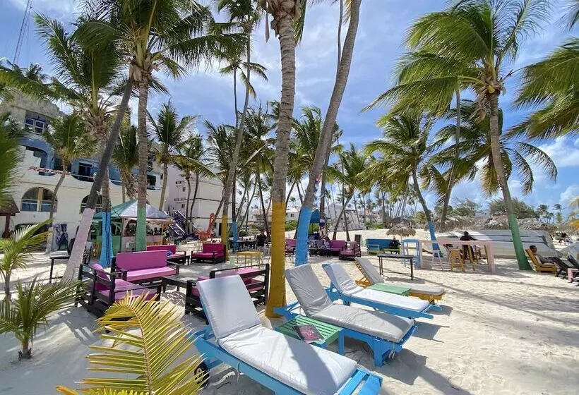 هتل Aventura Deluxe Suites Rooftop Pool