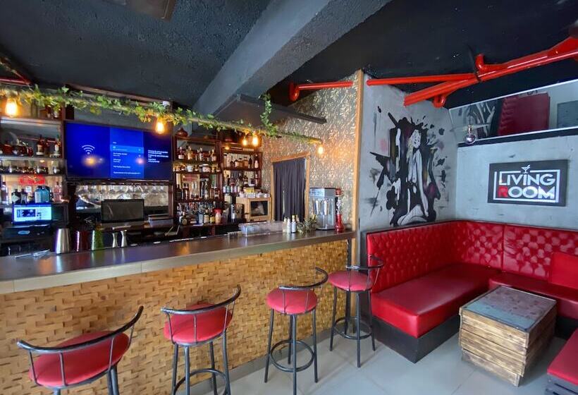 هتل Aventura Deluxe Suites Rooftop Pool