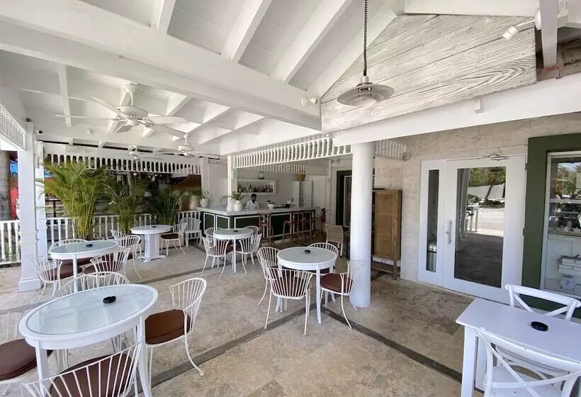 هتل Aventura Deluxe Suites Rooftop Pool