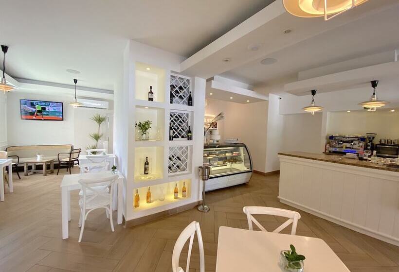 هتل Aventura Deluxe Suites Rooftop Pool